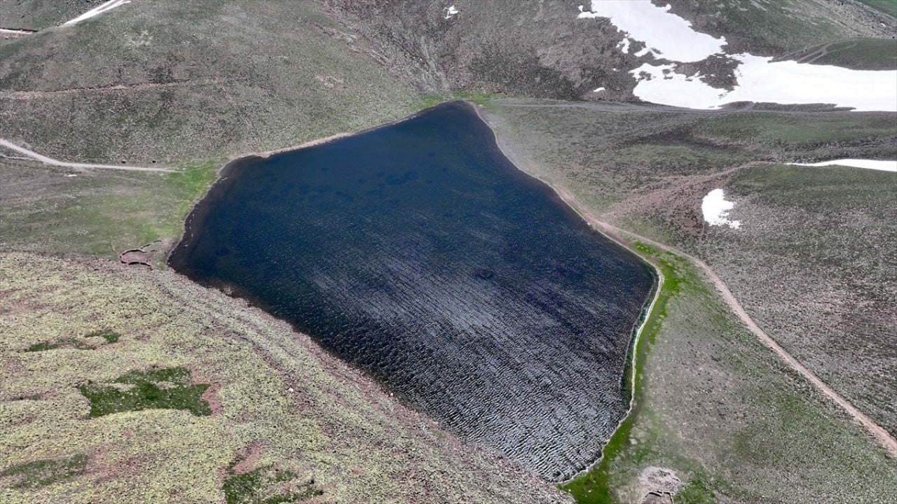Foto - Erciyes Dağı'nın karı eridi! Sarıgöl doldu