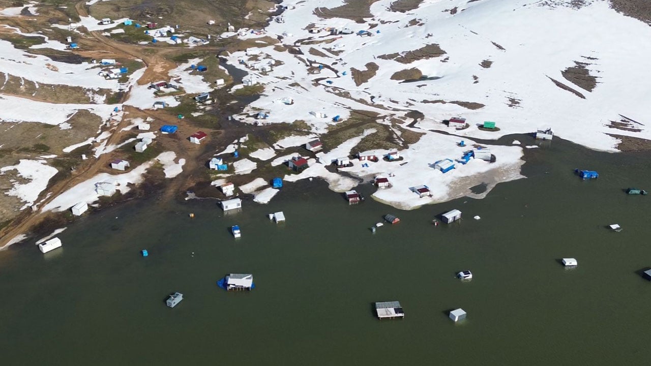 Erciyes eteklerinde şaşırtan manzara! Kuruyan göl yeniden doldu