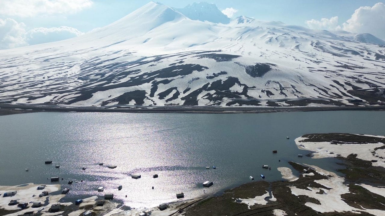 Foto - Erciyes eteklerinde şaşırtan manzara! Kuruyan göl yeniden doldu