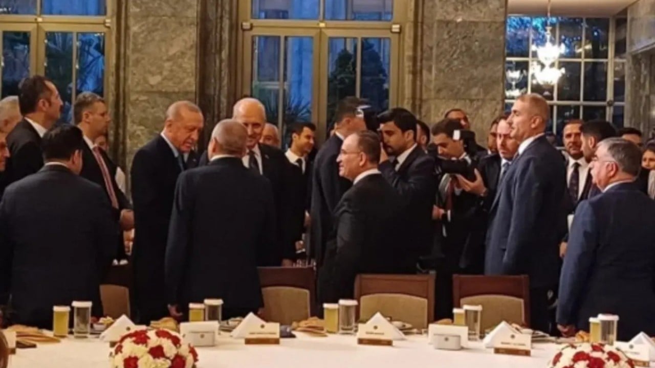 Foto - 'Erdoğan sinirlendi elini sert bir şekilde masaya vurdu, çatal bıçak yere düştü: Otur sana demedim'