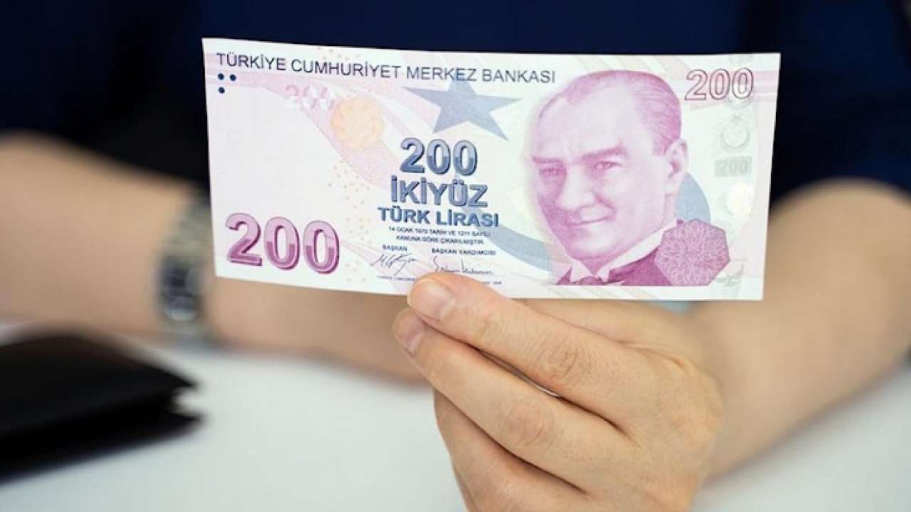 Foto - Erdoğan'ın elinden ödül alan ekonomist en düşük emekli maaşının kaç para olacağını açıkladı