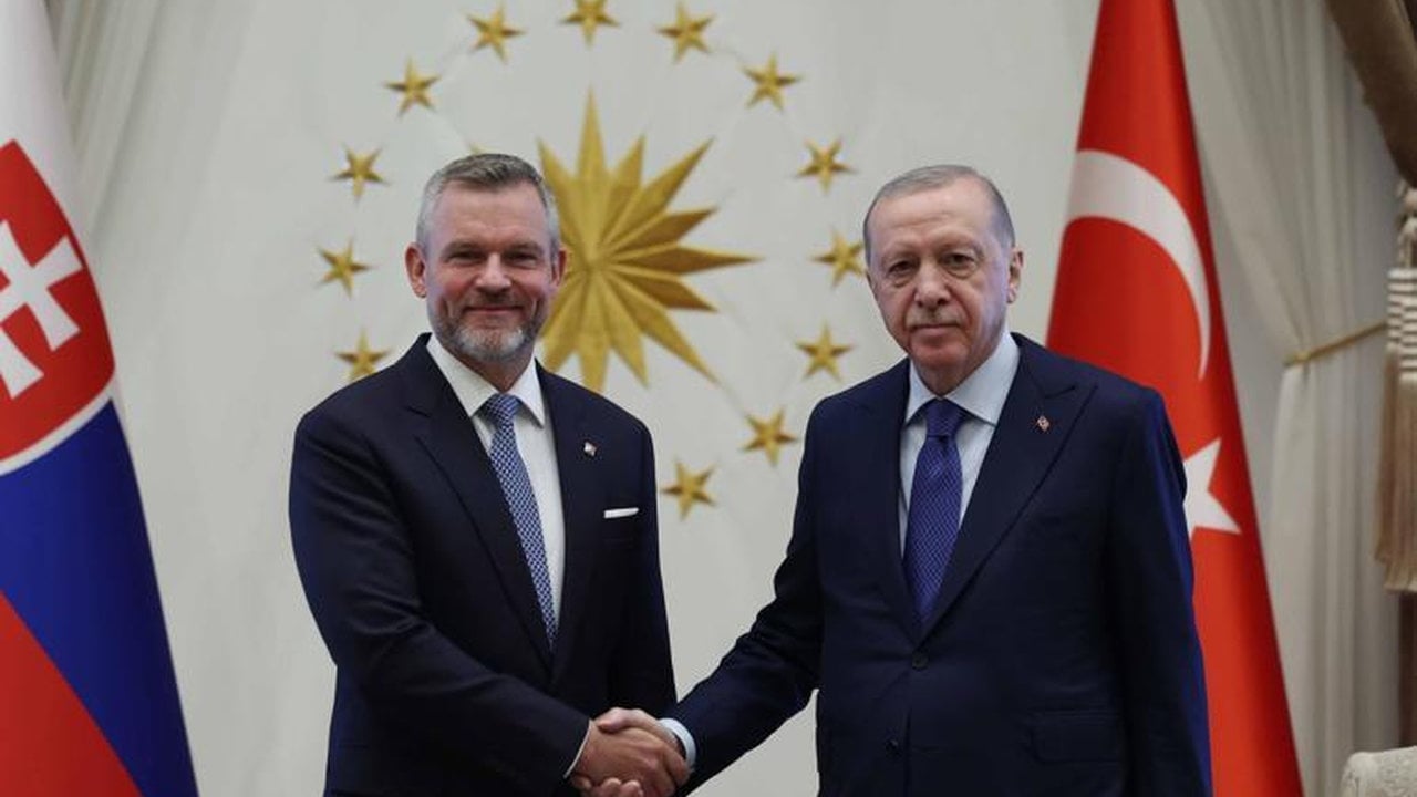 Foto - Erdoğan’ın hediyesi Avrupa’yı zangır zangır salladı! Cumhurbaşkanı, daha fazla dayanamayıp kutuyu hemen uçakta açtı