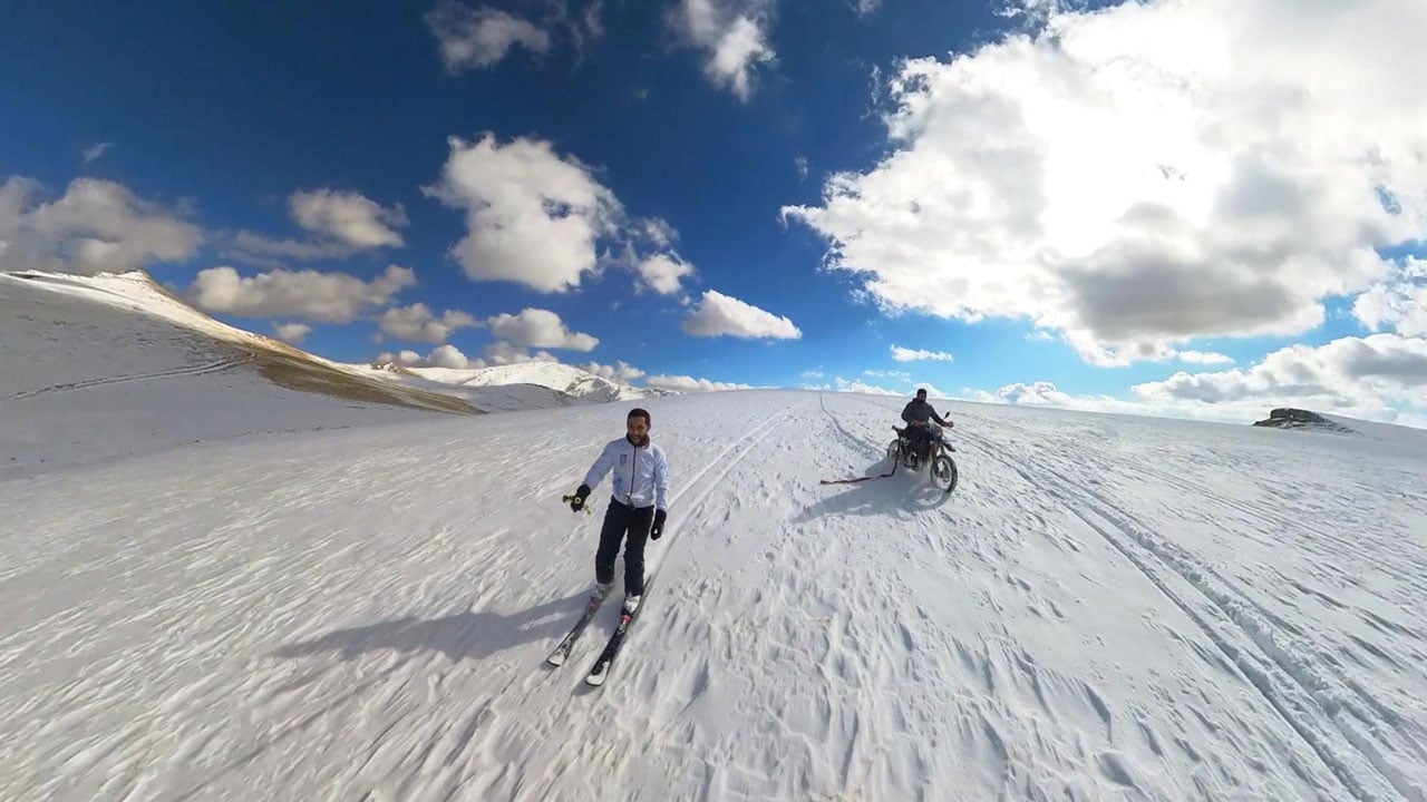 Ergan Dağı’nda sezon erken başladı! Motosikletle zirveye çıktılar