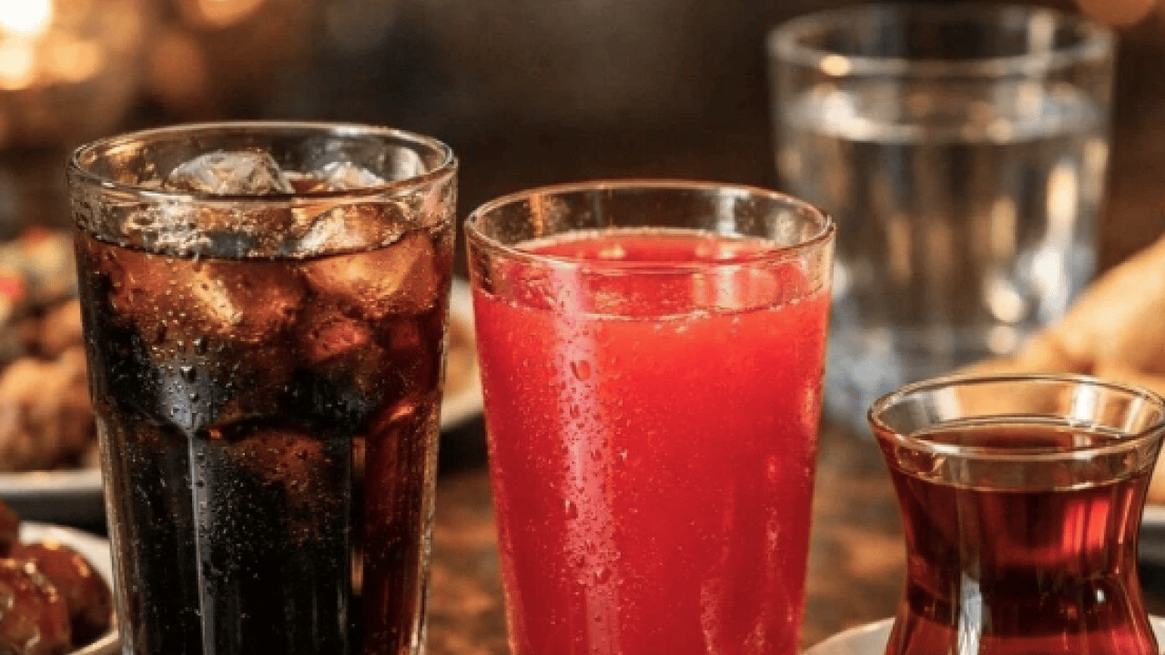 Foto - Ergenlik üstelik... Neredeyse her evde var ama riskli! Gençlerde kaygıyı artıran içecekler