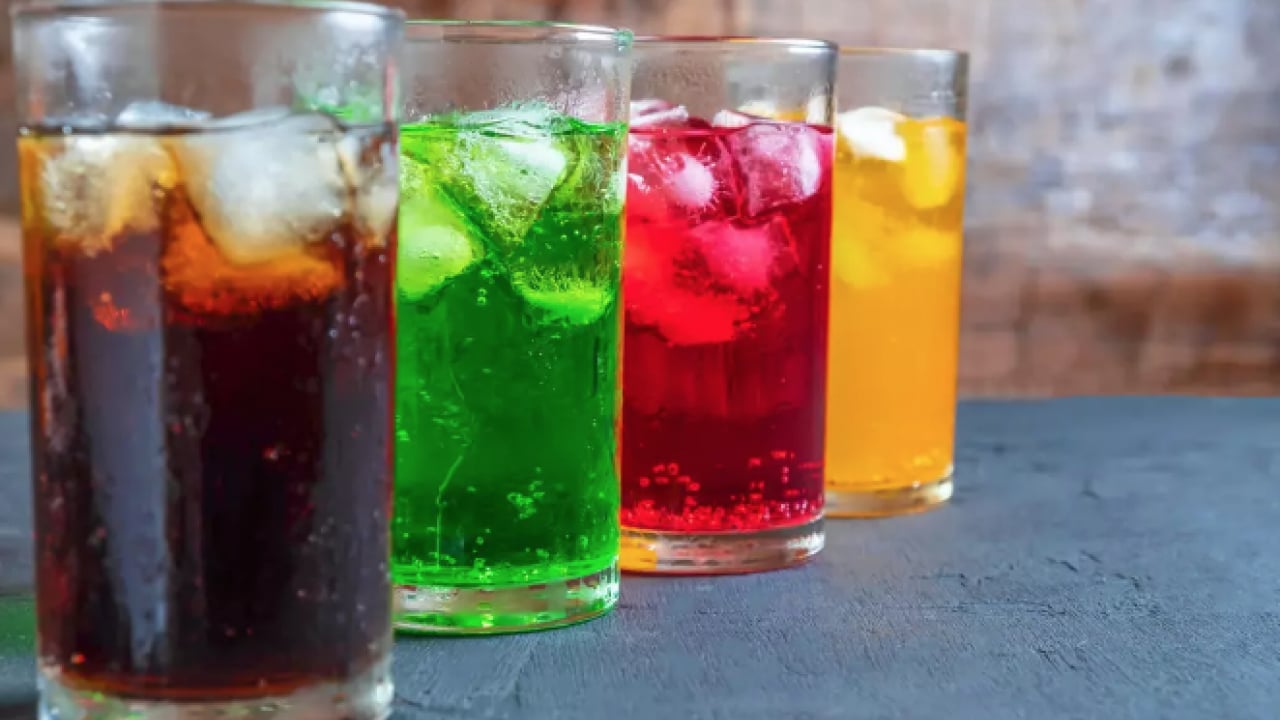 Foto - Ergenlik üstelik... Neredeyse her evde var ama riskli! Gençlerde kaygıyı artıran içecekler