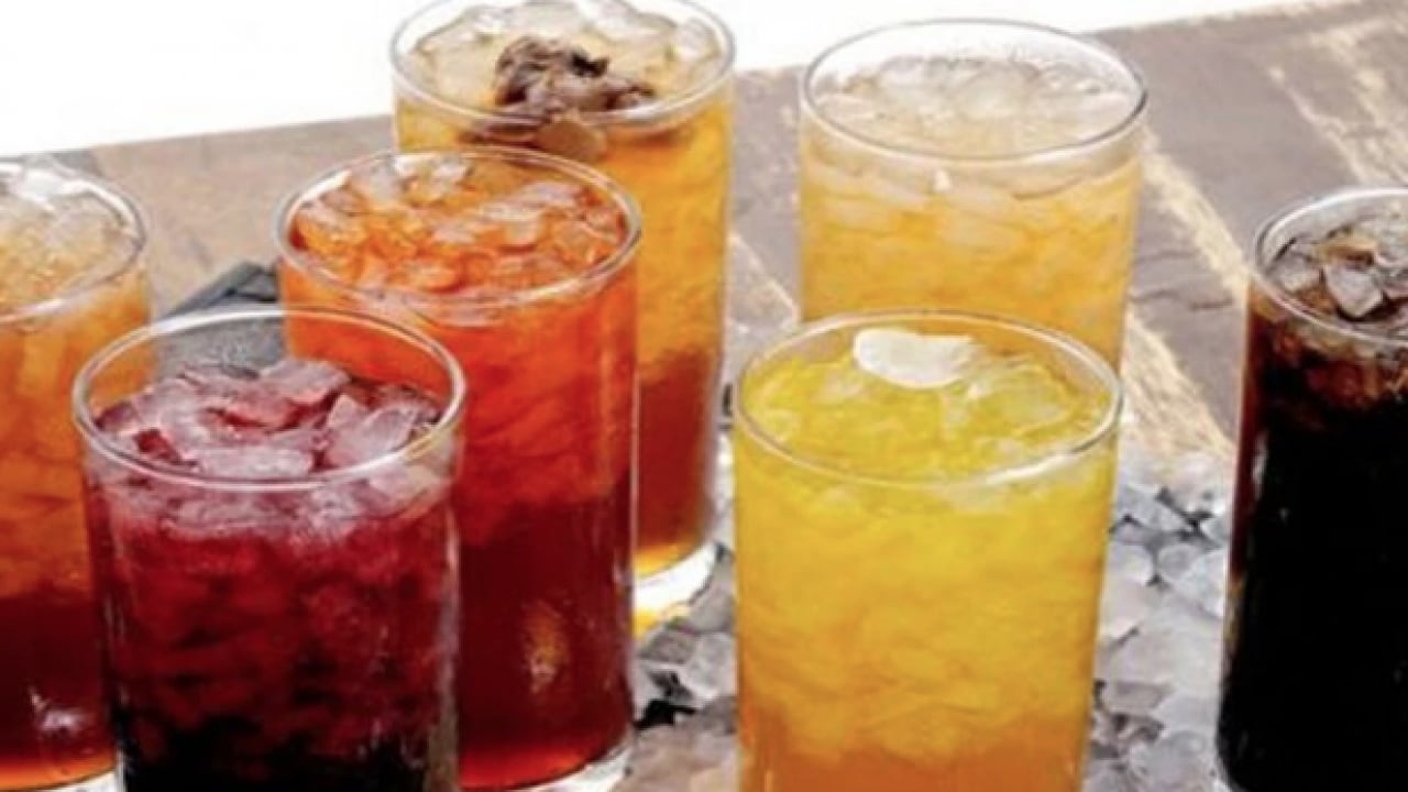 Foto - Ergenlik üstelik... Neredeyse her evde var ama riskli! Gençlerde kaygıyı artıran içecekler