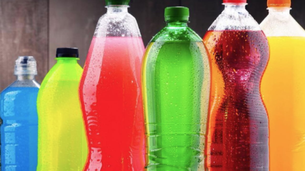 Foto - Ergenlik üstelik... Neredeyse her evde var ama riskli! Gençlerde kaygıyı artıran içecekler