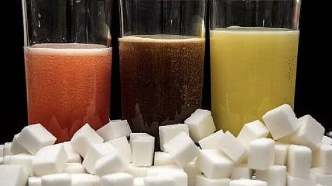 Foto - Ergenlik üstelik... Neredeyse her evde var ama riskli! Gençlerde kaygıyı artıran içecekler