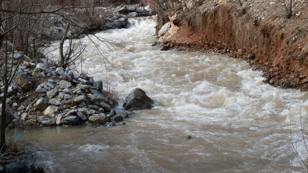 Foto - Eriyen kar suları Göksu Nehri'ni coşturdu
