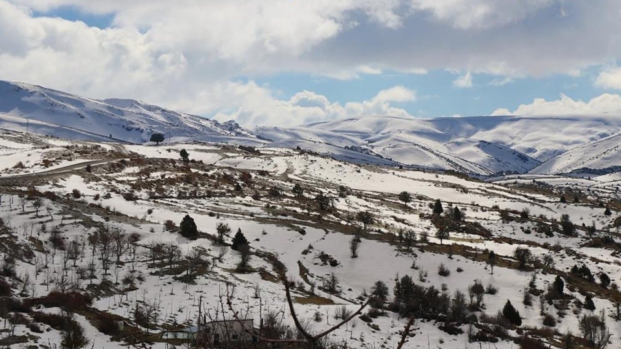 Eriyen kar suları Göksu Nehri'ni coşturdu