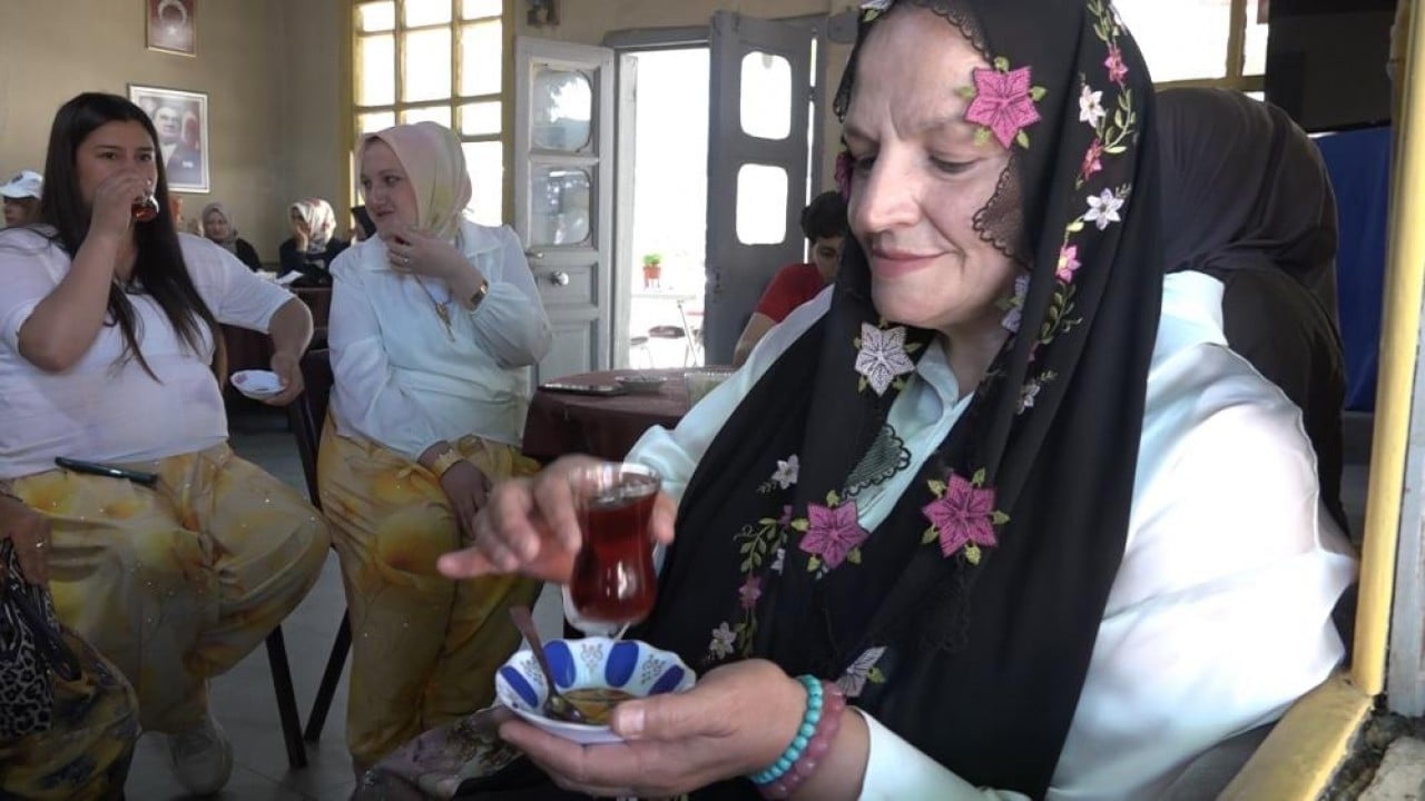 Foto - Erkekler köy dışında jandarma nöbette Kadınların 1 günlük saltanatı