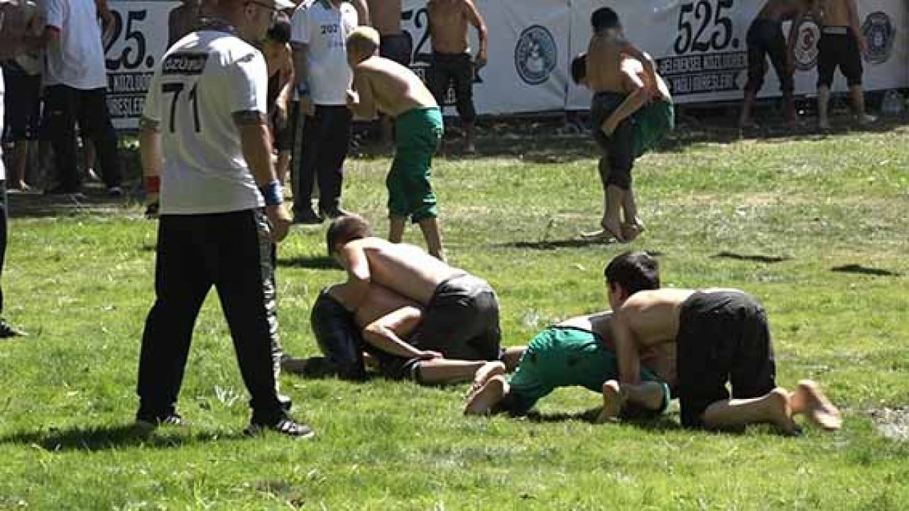 Foto - Erkekler köy dışında jandarma nöbette Kadınların 1 günlük saltanatı