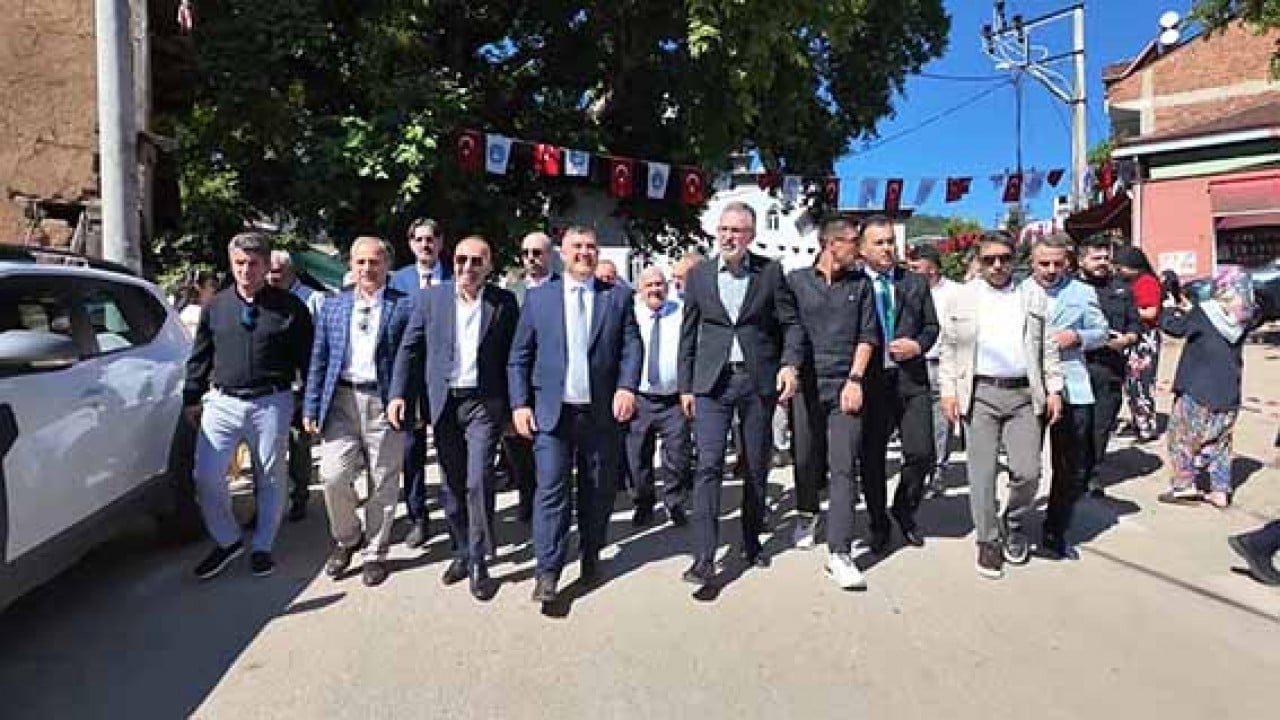 Foto - Erkekler köy dışında jandarma nöbette Kadınların 1 günlük saltanatı