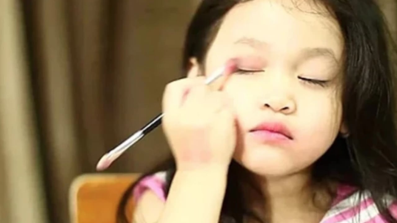 Foto - Erken yaşta makyaj ve cilt bakım... Uzmanlardan uyarı: Çocuk cildinin sessiz düşmanı