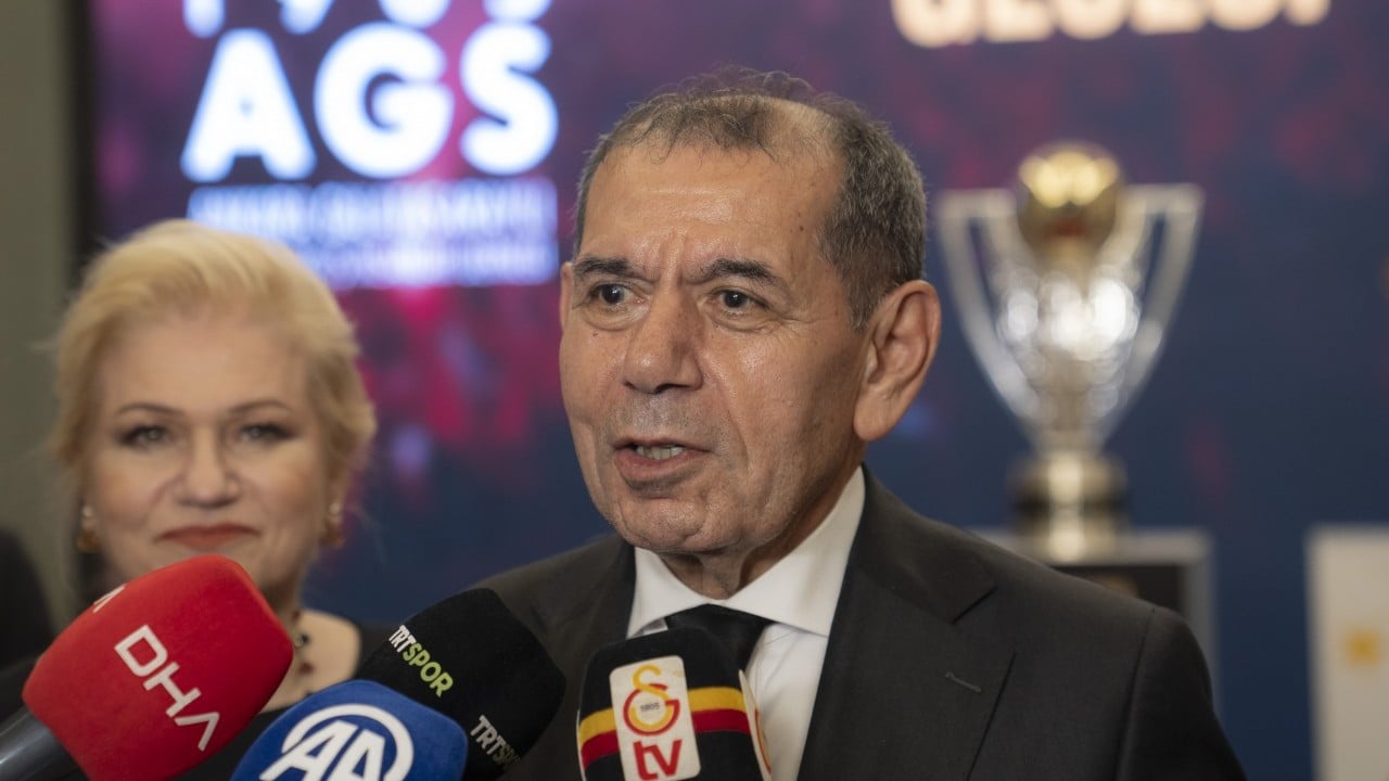 Foto - Ertem Şener yeni transferi duyurdu: Yıldız futbolcu Özbek'in Okan Buruk'a hediyesiymiş!