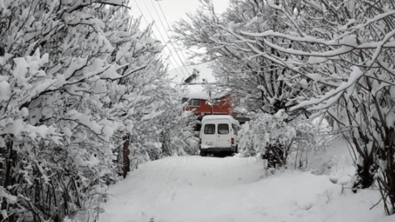 Foto - Erzincan’da kış şartları zorluyor: Kar ve tipi nedeniyle 12 köy yolu ulaşıma kapandı
