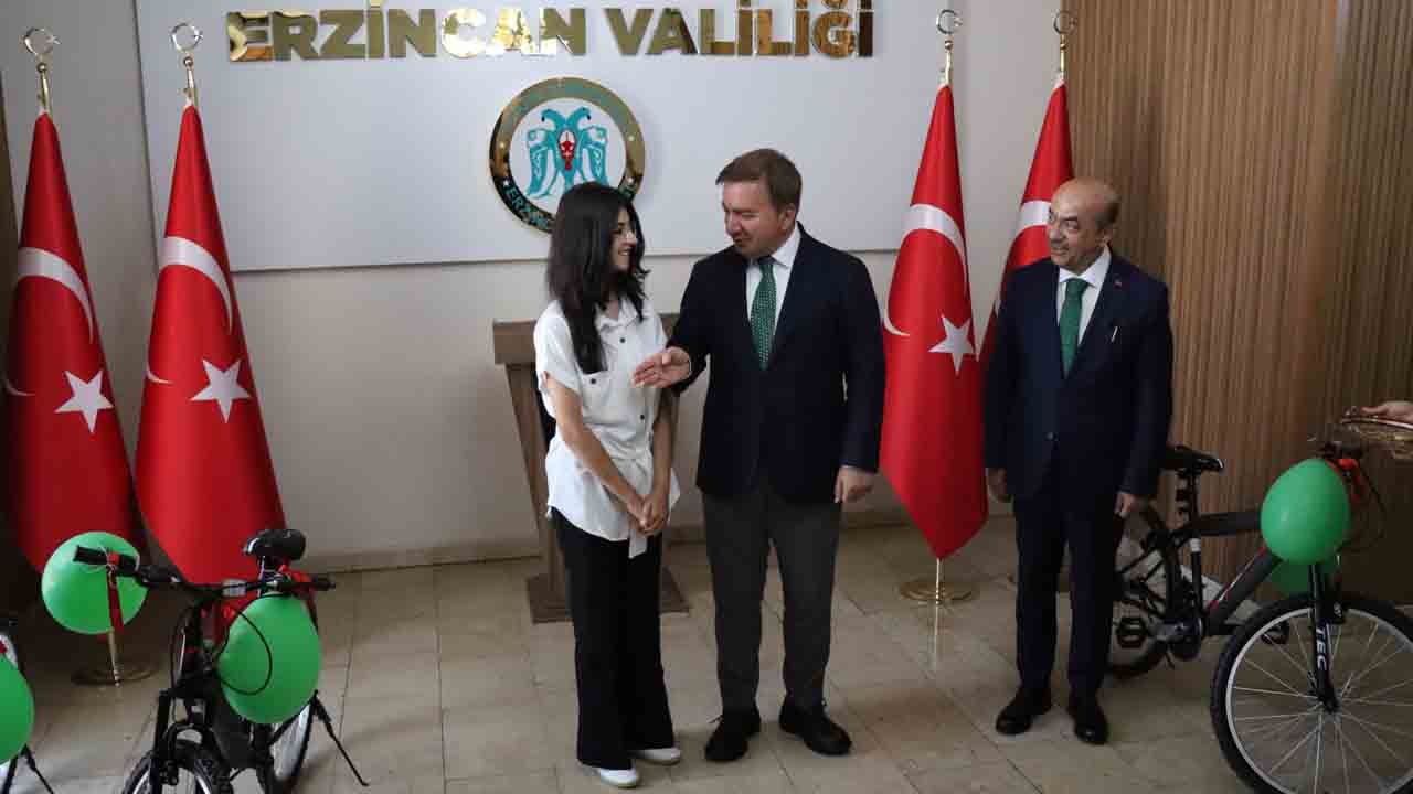 Foto - Erzincan’ın gurur tablosu: LGS'de 3 şampiyon birden!