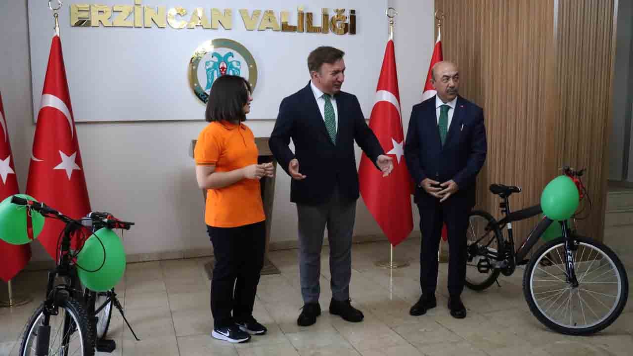 Foto - Erzincan’ın gurur tablosu: LGS'de 3 şampiyon birden!