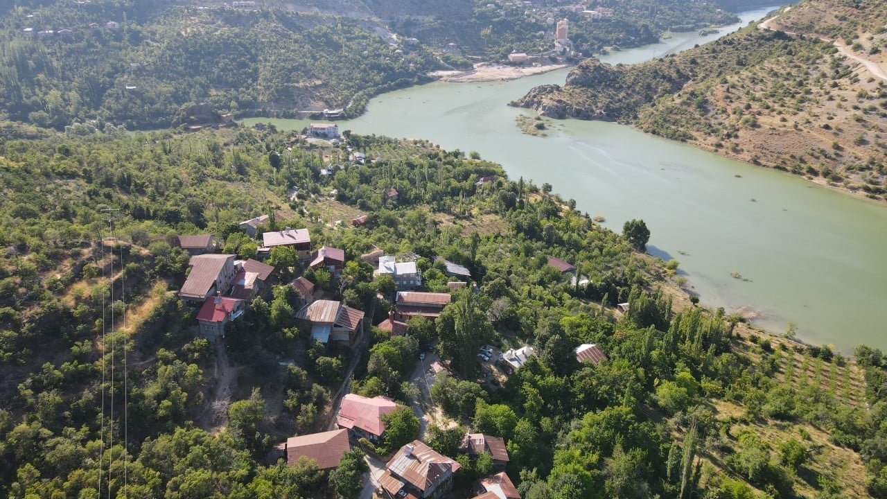 Foto - Erzincan'ın şirin köyü: Yıllar önce gelin geldiği köyü muhtar olarak turizmde öne çıkarmak istiyor