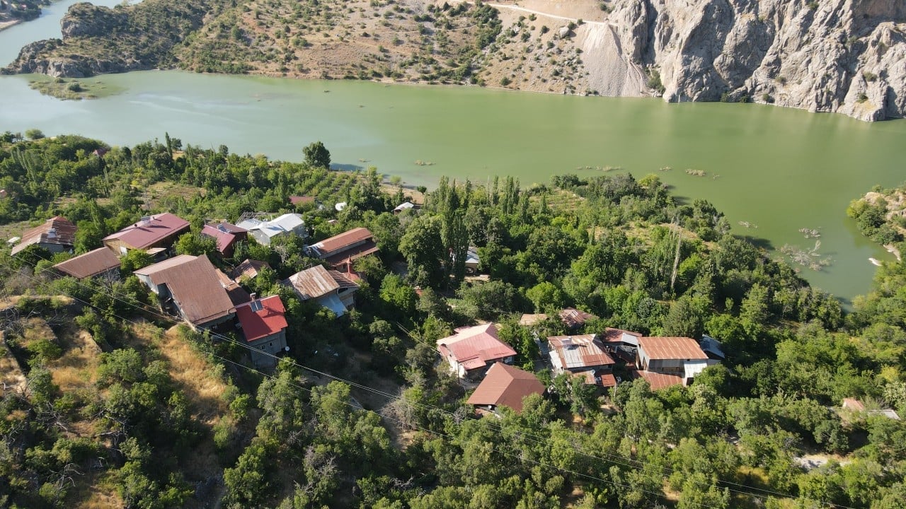 Foto - Erzincan'ın şirin köyü: Yıllar önce gelin geldiği köyü muhtar olarak turizmde öne çıkarmak istiyor