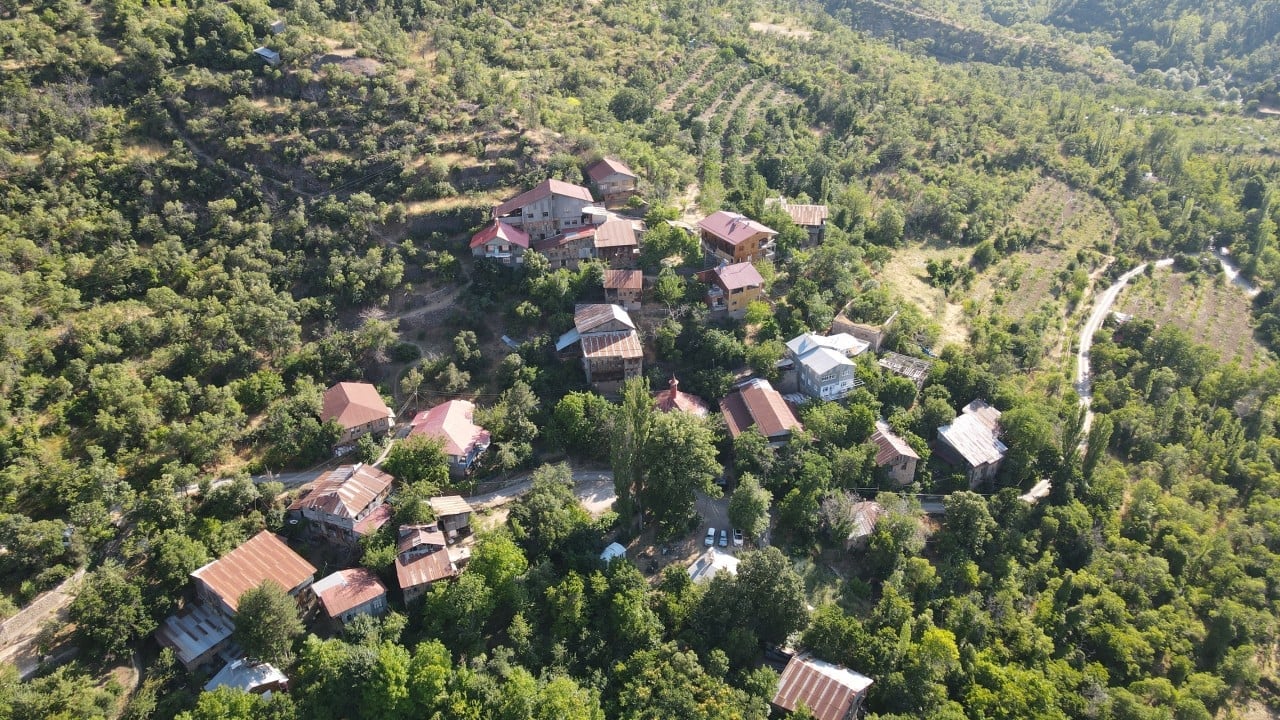 Foto - Erzincan'ın şirin köyü: Yıllar önce gelin geldiği köyü muhtar olarak turizmde öne çıkarmak istiyor