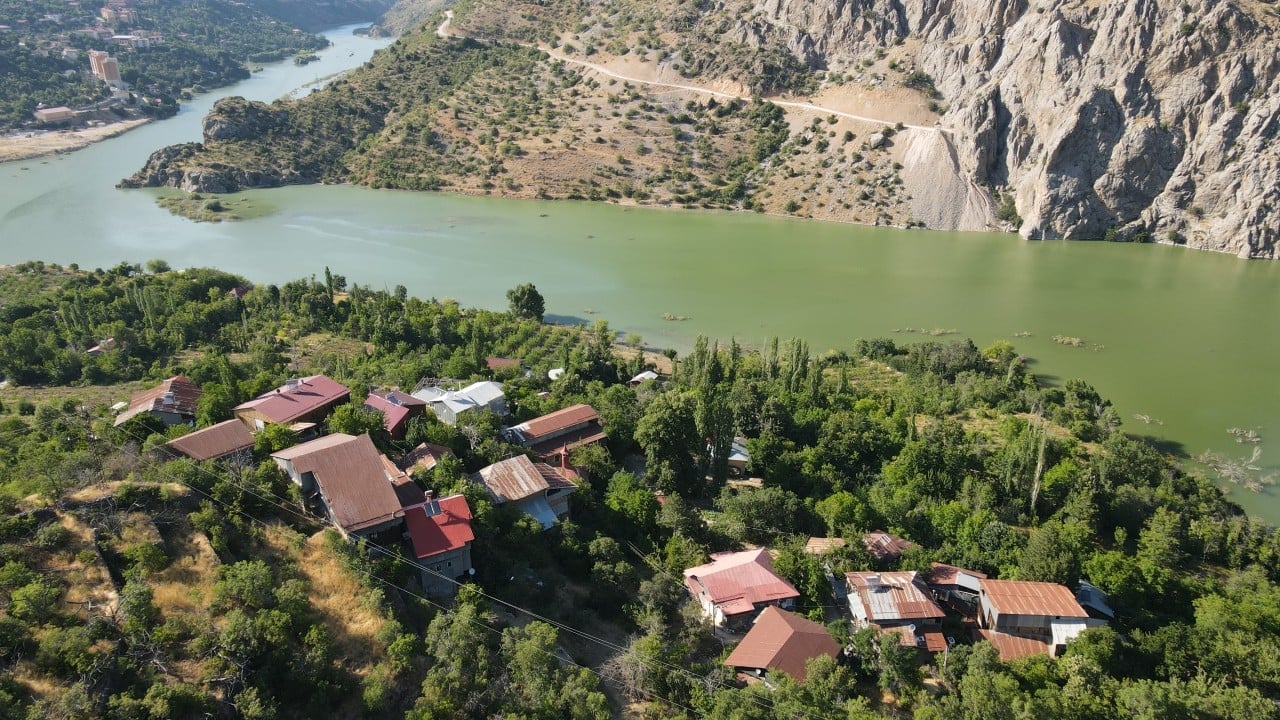 Foto - Erzincan'ın şirin köyü: Yıllar önce gelin geldiği köyü muhtar olarak turizmde öne çıkarmak istiyor