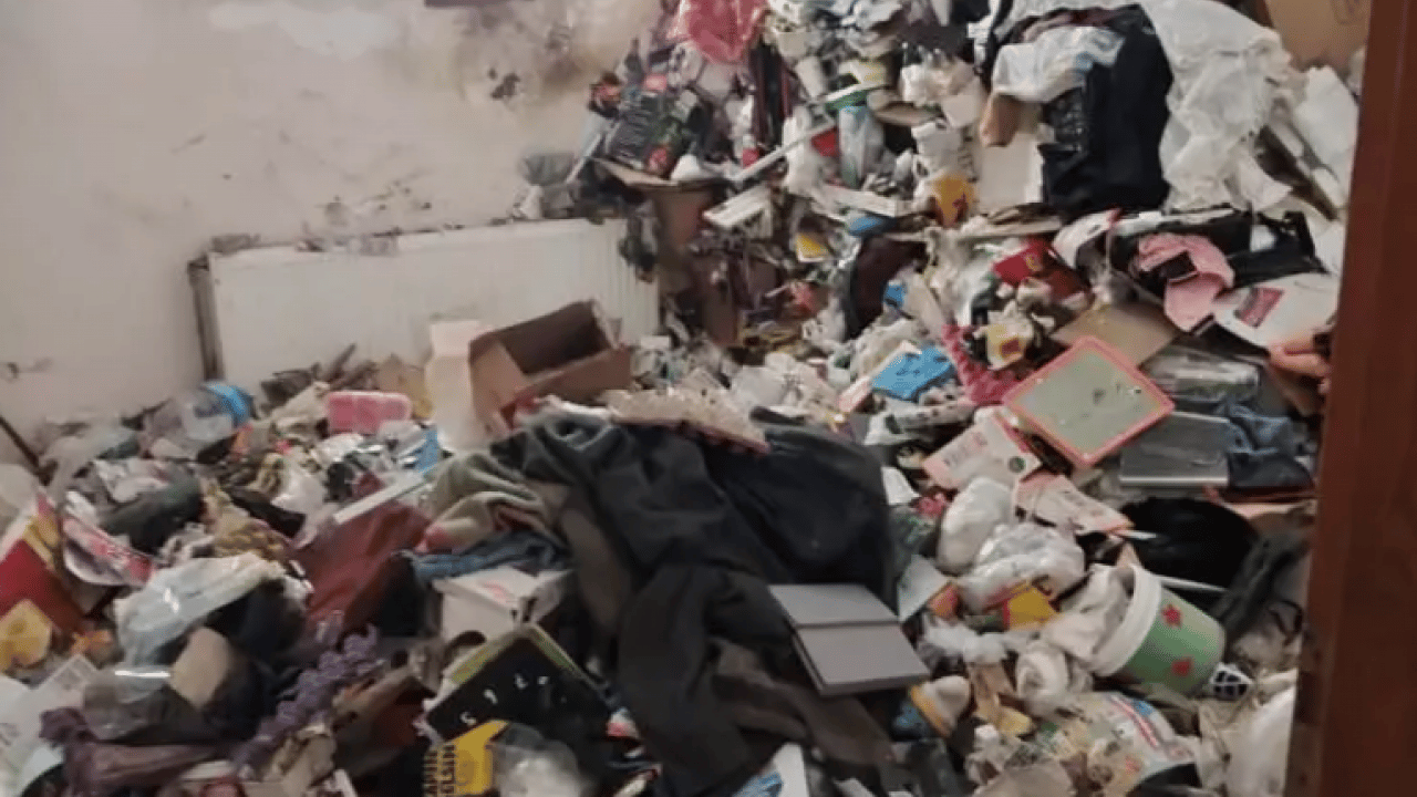 Foto - Erzurum'da akıl almaz olay: Bir evden 25 ton çöp çıktı!