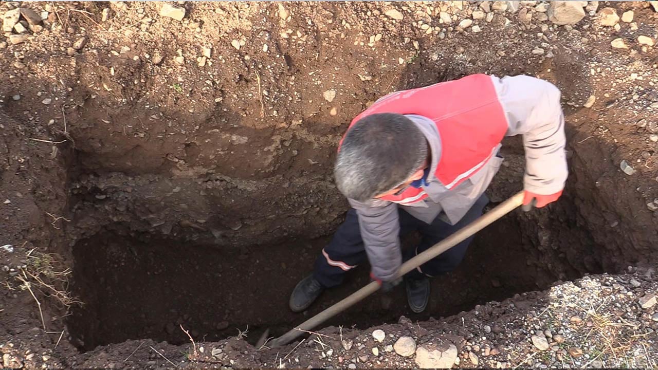 Foto - Erzurum’da kış öncesi çok sayıda mezar kazıldı