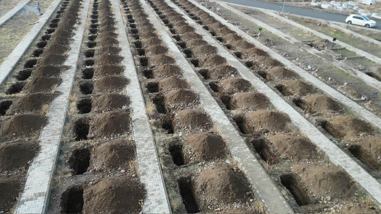 Foto - Erzurum’da kış öncesi çok sayıda mezar kazıldı