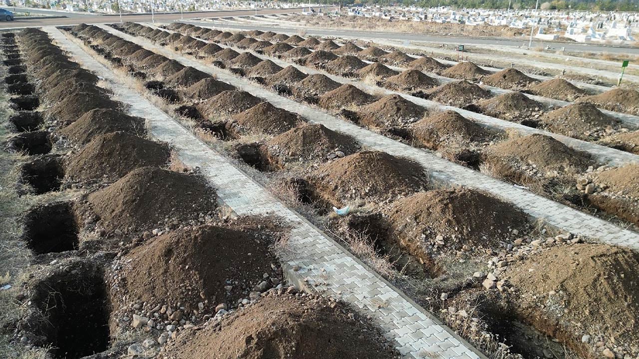 Foto - Erzurum’da kış öncesi çok sayıda mezar kazıldı