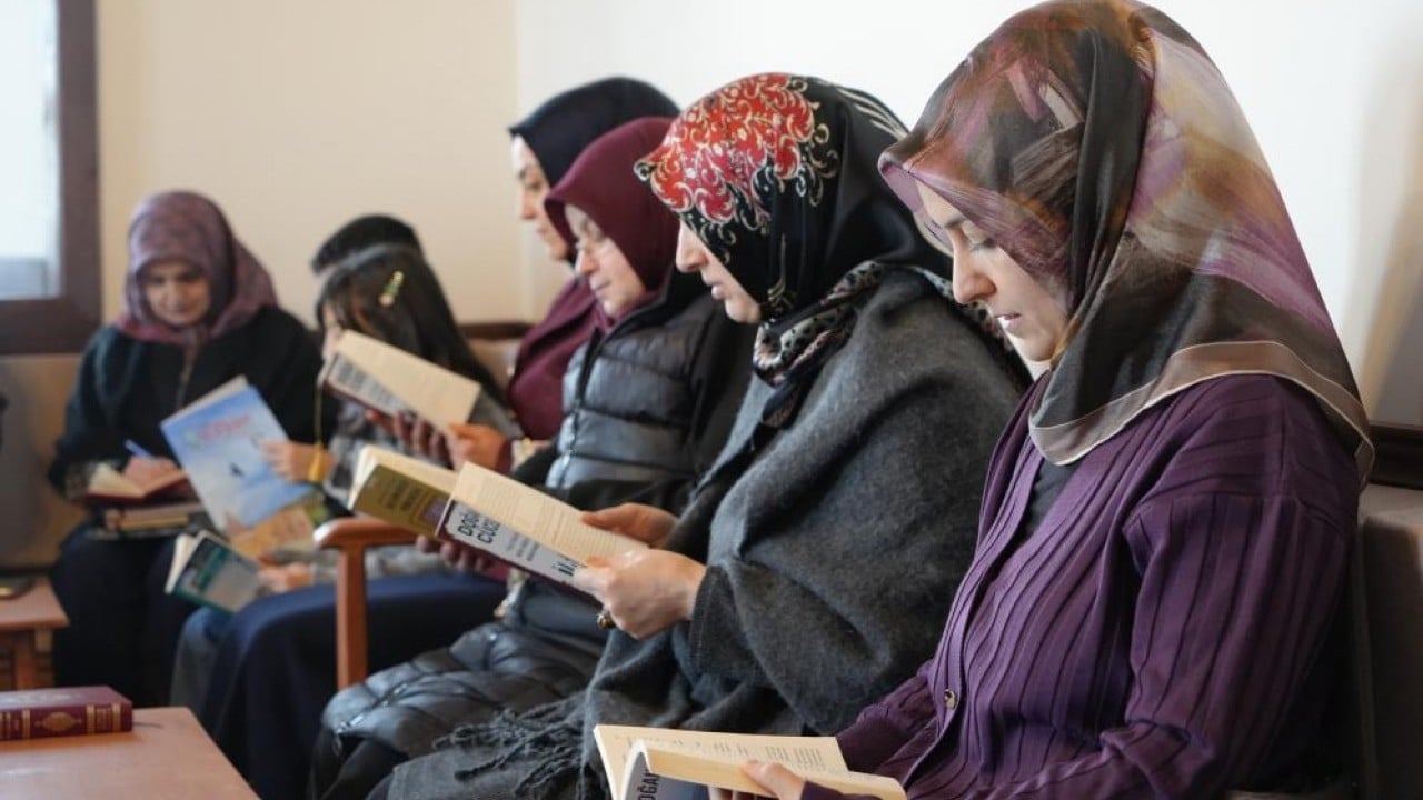 Foto - Erzurum'un kitap kurdu hanımları!