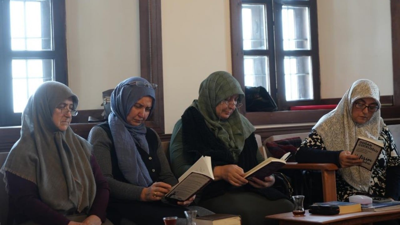 Erzurum'un kitap kurdu hanımları!