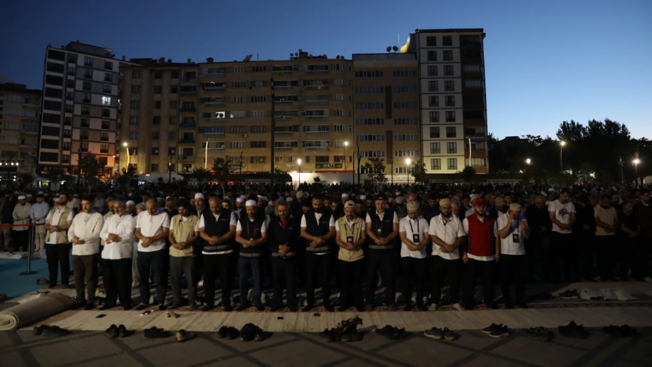 Foto - Esad Coşan hoca efendi dualarla anıldı! Yüzlerce kişi katıldı!