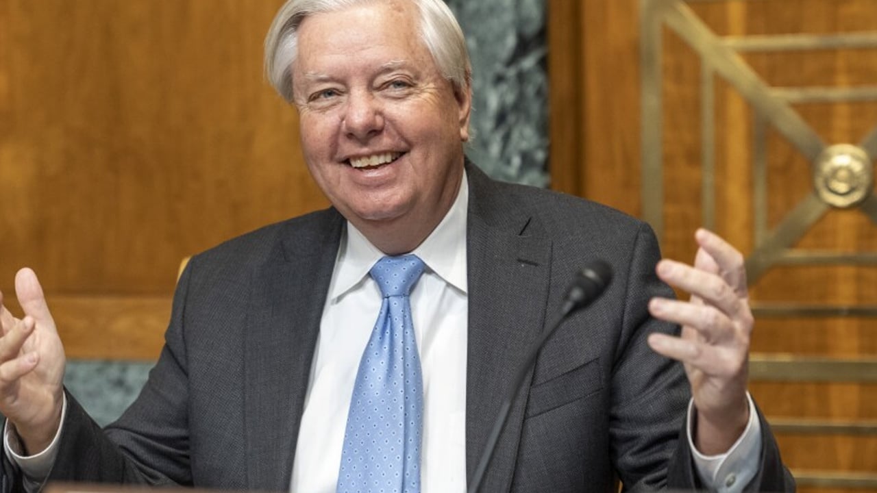 Foto - Neden eşcinsel olduğunu itiraf etmiyorsun? ABD'li senatörü zora sokan çok kritik soru gündem oldu!