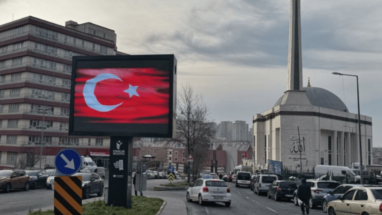 Foto - Esenler Ay-Yıldızlı bayrağa büründü...