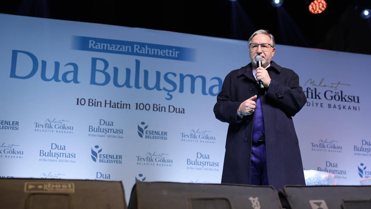 Foto - Esenler’de Kadir Gecesi’nde rekor buluşma! On binler aynı anda dua etti! 16 kişiye umre sürprizi