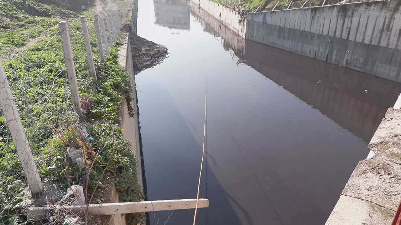 Foto - Esenyurtlular ayaklandı! Haramidere'nin rengi kırmızıya döndü