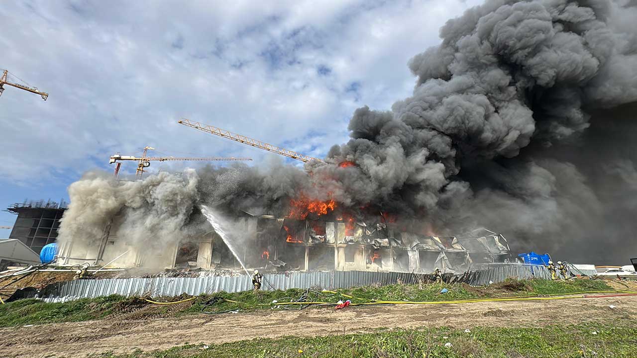 Foto - Esenyurt'ta yürekler ağza geldi