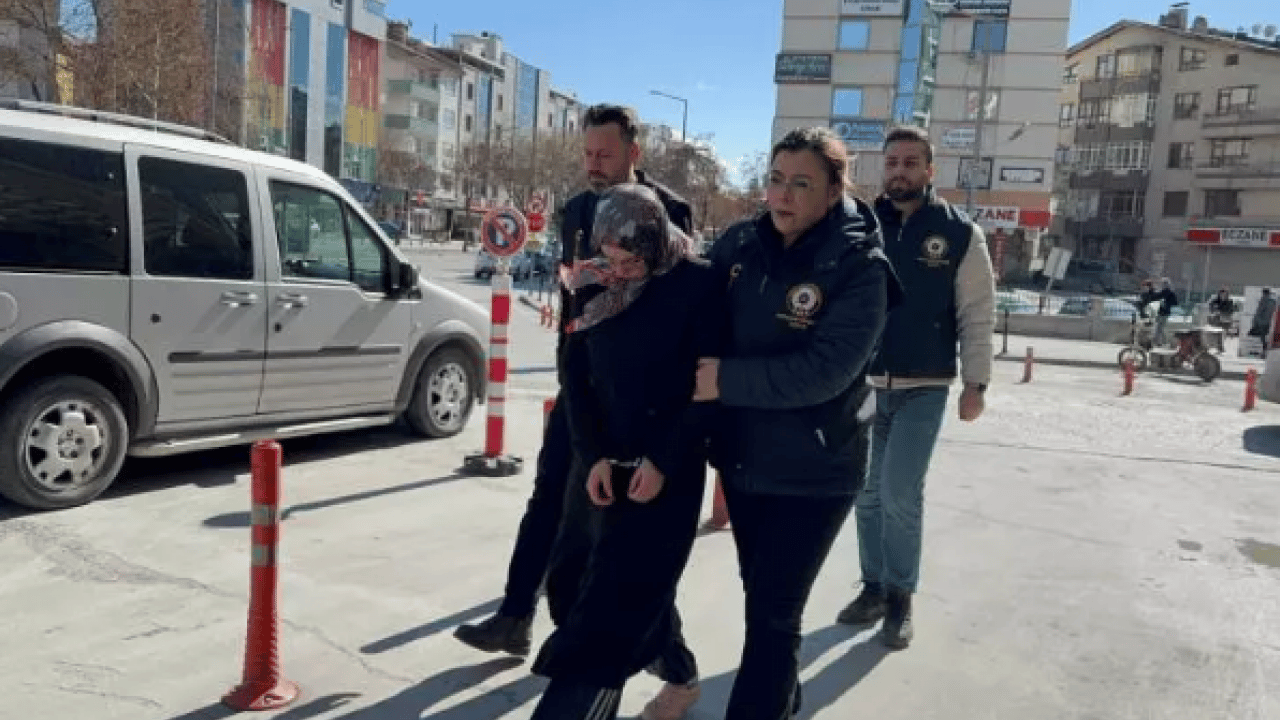 Eşini 25 yerinden bıçaklayarak öldürmüştü! Canice cinayete ‘haksız tahrik’ ve ‘iyi hal’ indirimi