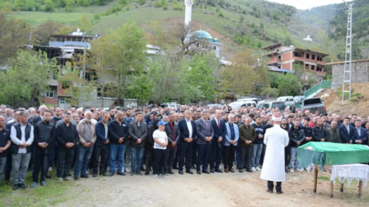 Foto - Eşini vahşice öldürüp kaçmıştı: Gözü dönmüş katil saklandığı delikte paketlendi
