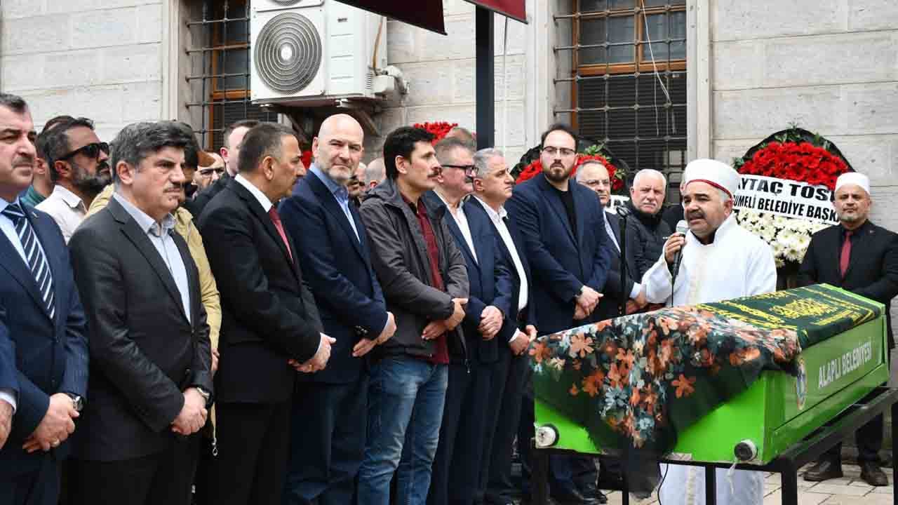 Foto - Eski AK Parti MKYK Üyesi Emine Çift dualarla uğurlandı