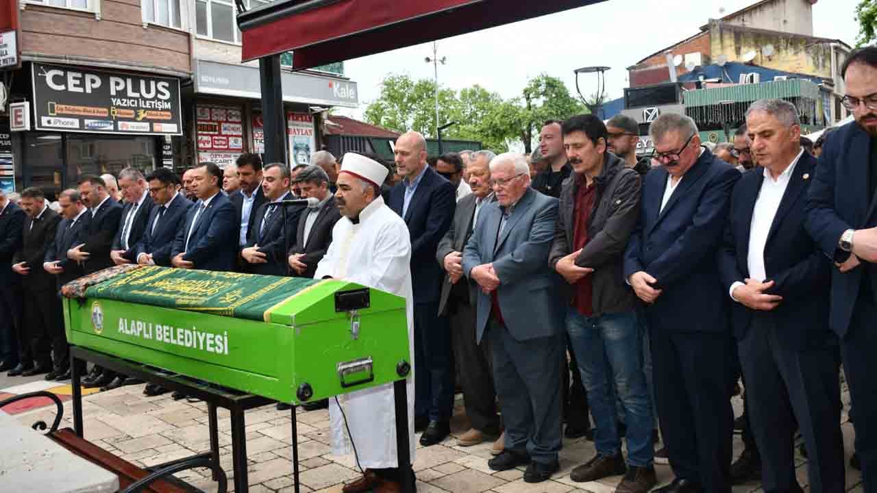 Eski AK Parti MKYK Üyesi Emine Çift dualarla uğurlandı