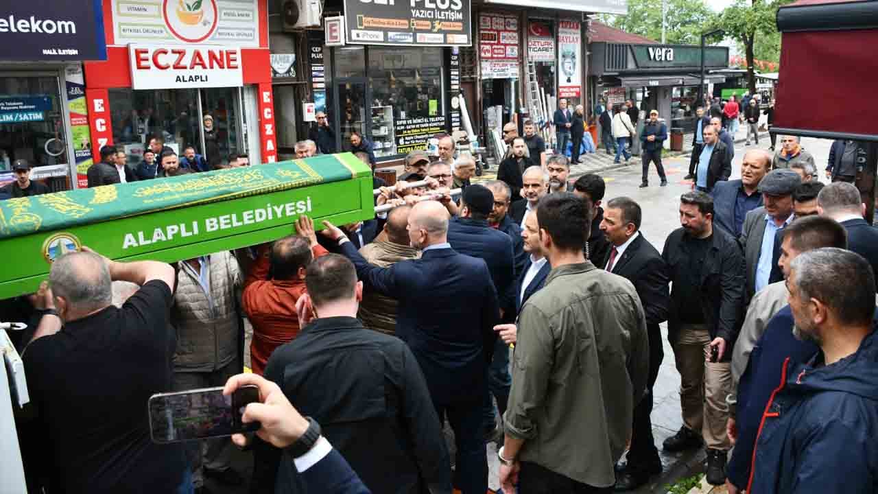 Foto - Eski AK Parti MKYK Üyesi Emine Çift dualarla uğurlandı