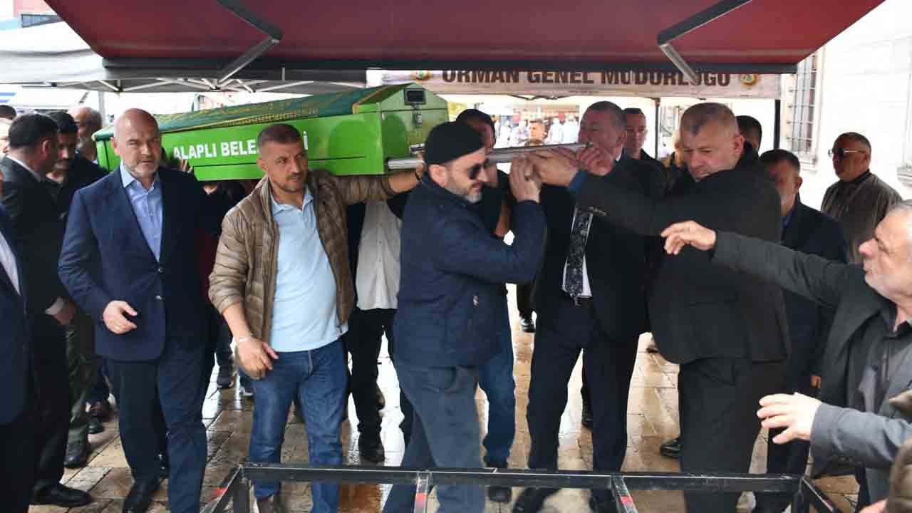 Foto - Eski AK Parti MKYK Üyesi Emine Çift dualarla uğurlandı