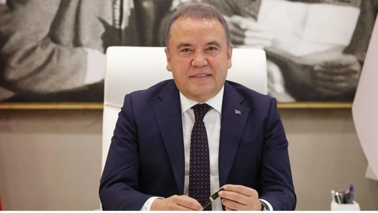 Foto - Eski Antalya Büyükşehir Belediye Başkanı’nın değişimi ağızları açık bıraktı! 9 aydır cezaevinde yatan Muhittin Böcek’i gören tanıyamadı 