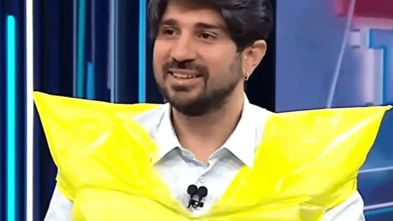 Foto - Eski futbolcu canlı yayına böyle çıktı! Galatasaray taraftarı çıldırdı!