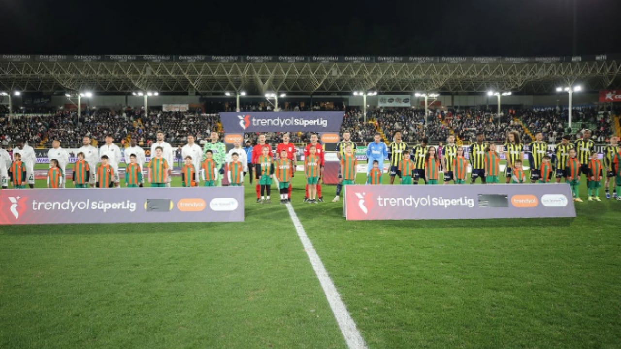 Foto - Eski hakemler yorumladı! İşte Alanyaspor-Fenerbahçe maçındaki tartışmalı kararlar
