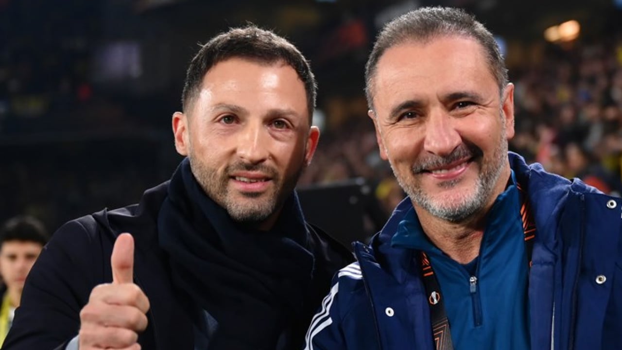 Foto - Eski hocaya bak! İngiltere'de tüm manşetlerde aynı isim var! Herkes Fenerbahçe-Nottingham Forest maçını konuşuyor