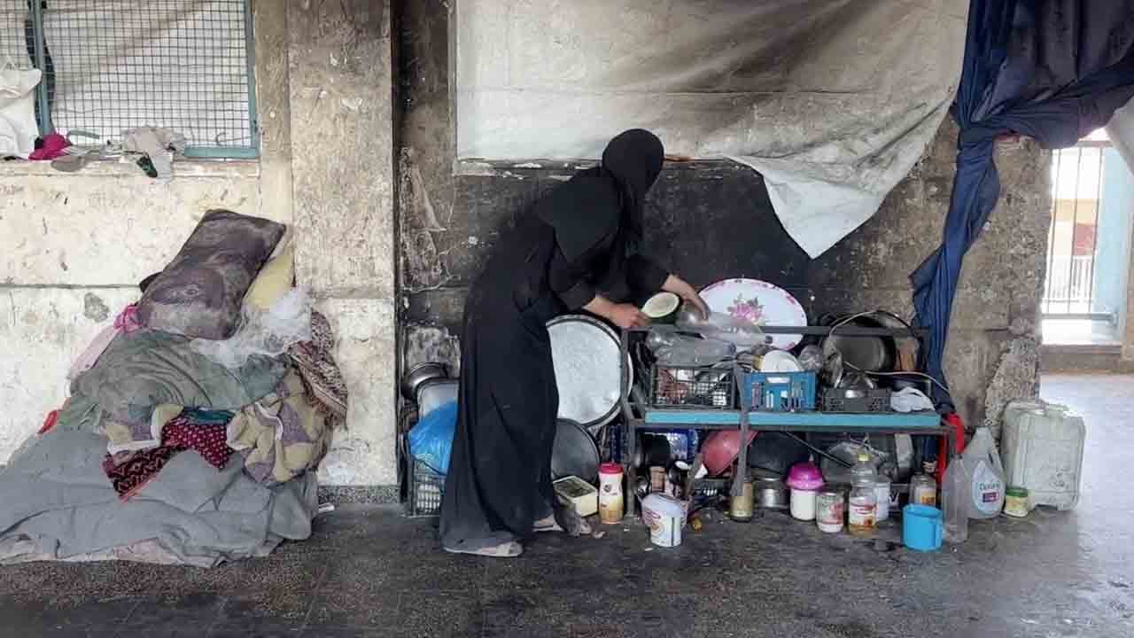 Eskiden İngilizce dersi veriyordu, şimdi ise fırın başında... Gazzeli öğretmenin hayat mücadelesi