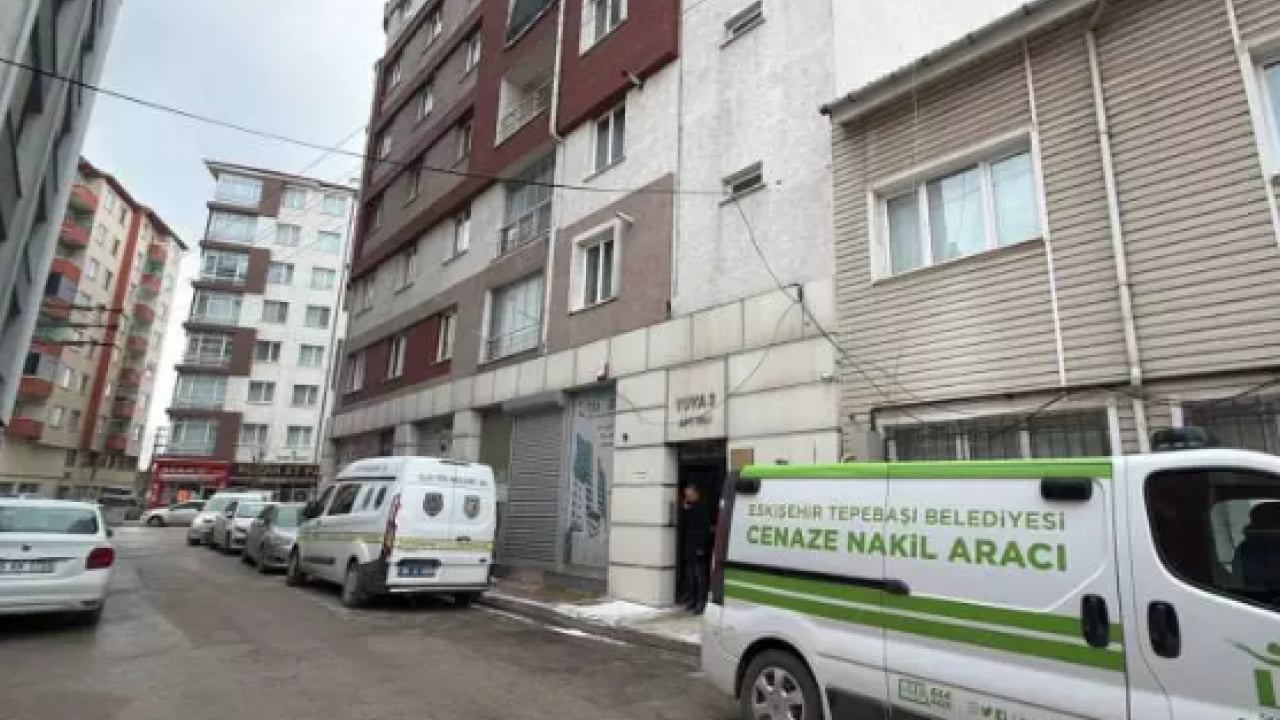 Foto - Eskişehir'de esrarengiz olay: 7. kattan atladığı evde ceset bulundu!